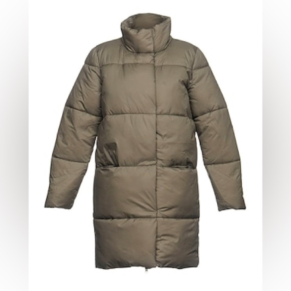 Minimum puffer coat